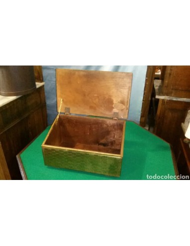 CARBONERA O COFRE DE MADERA Y LATÓN
