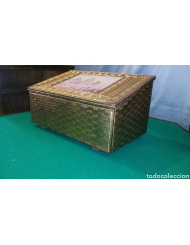 CARBONERA O COFRE DE MADERA Y LATÓN