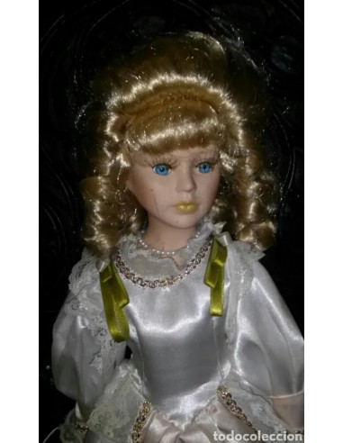 Muñeca con cara, manos y pies de...