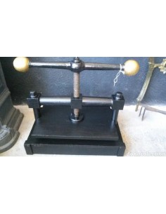 Antigua prensa de imprenta...