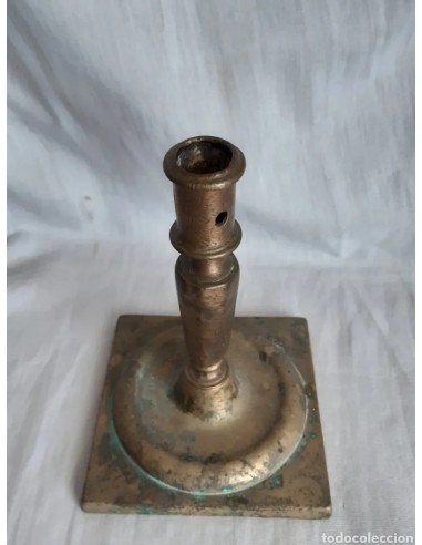 Candelero bronce, diglo XVIII, 16 cm.