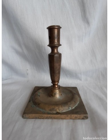 Candelero bronce, diglo XVIII, 16 cm.