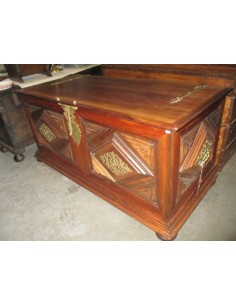 Arcón en madera de caoba