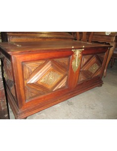 Arcón en madera de caoba 2