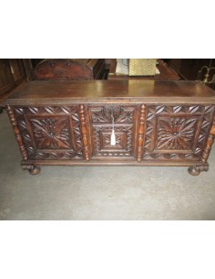 Arcón tallado en madera de...