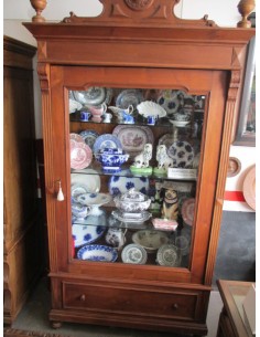Vitrina de nogal