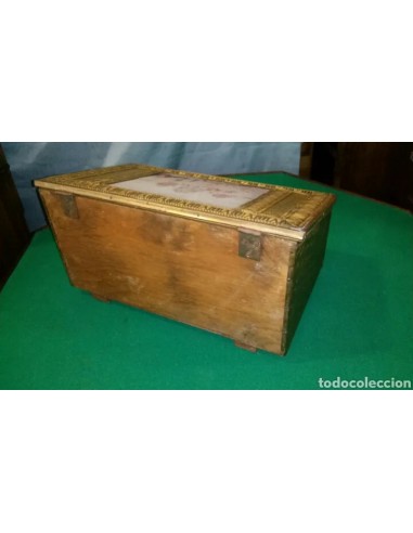 CARBONERA O COFRE DE MADERA Y LATÓN